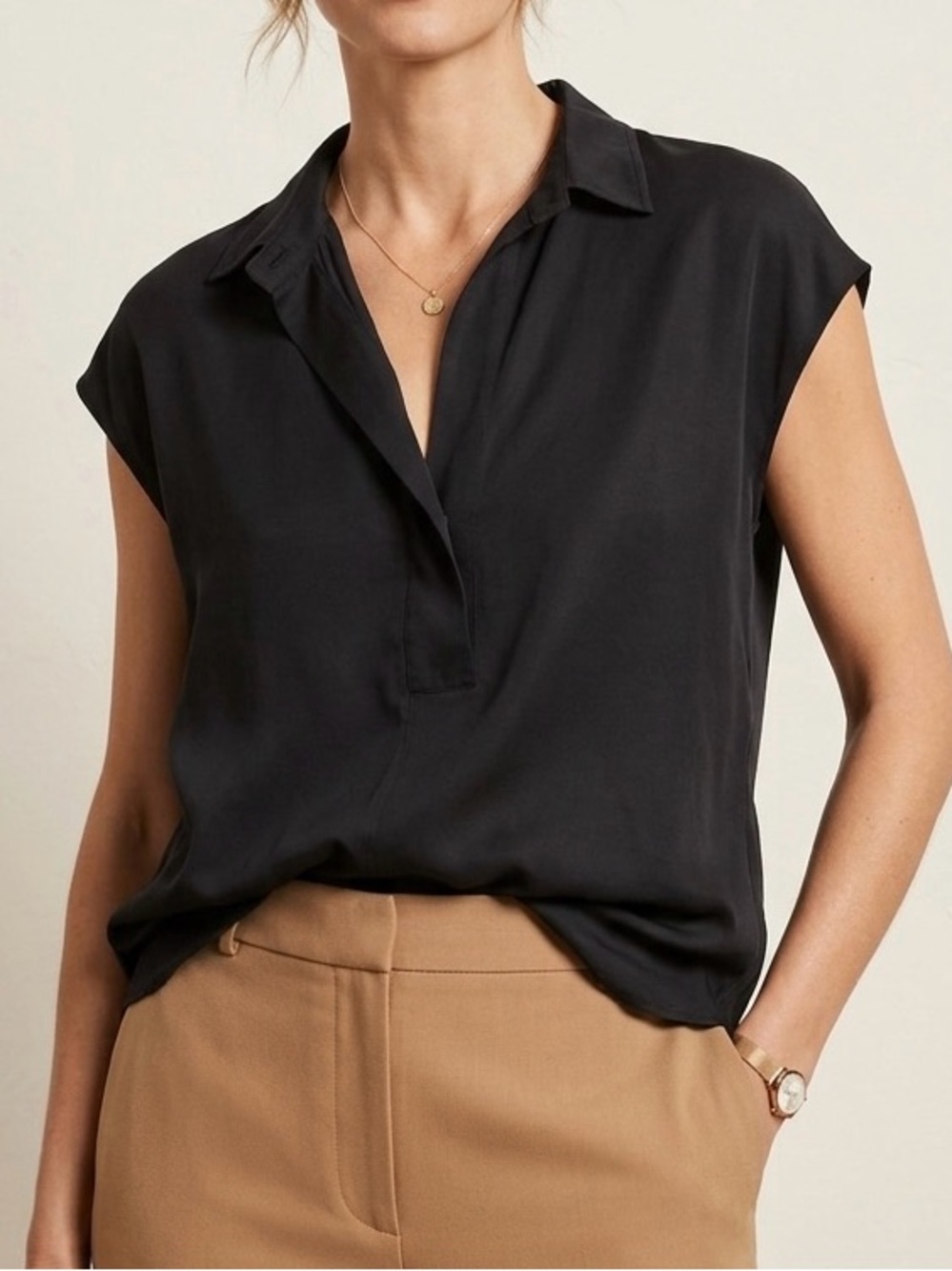 Vince Black Silk Cap-Sleeve V-Neck Blouse Size XS Office Casual Classic